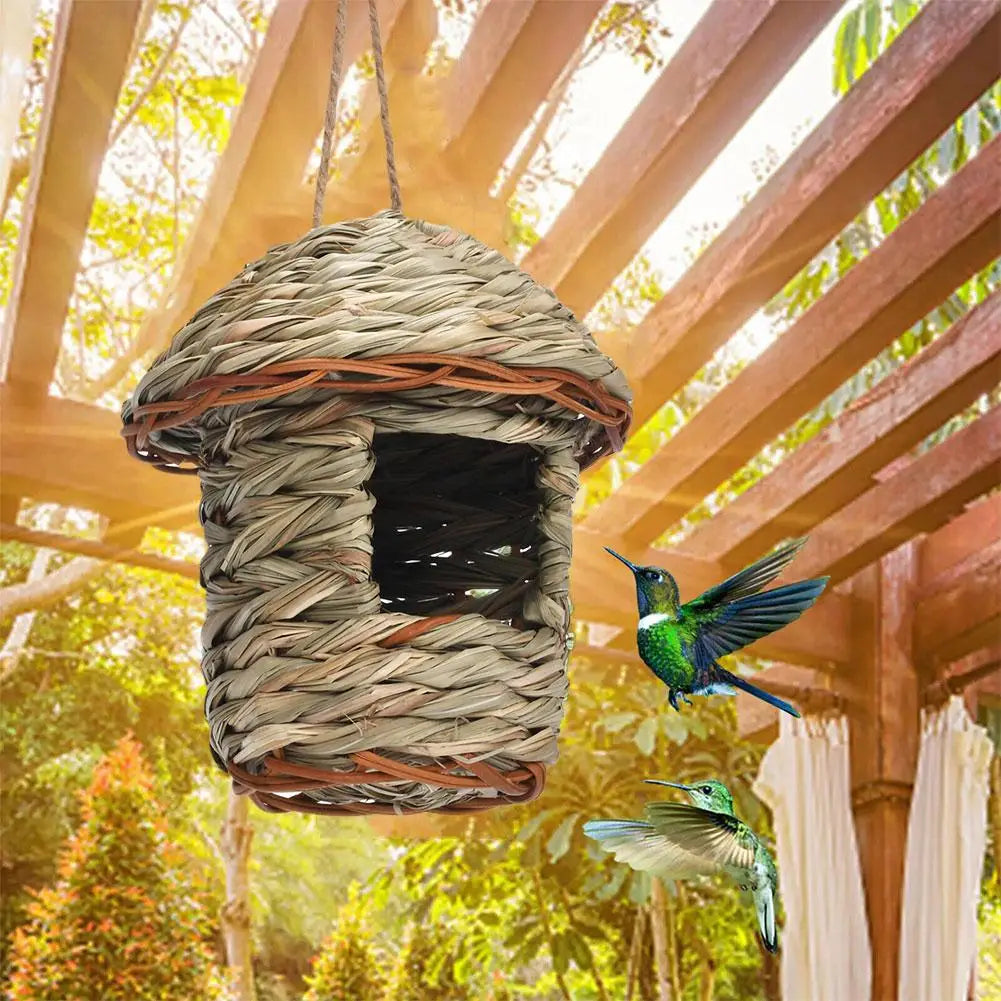 Natural Straw Breeding Nest